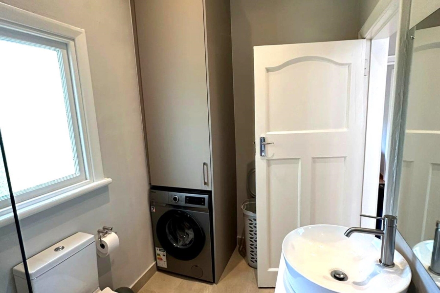 2 Bedroom Property for Sale in Sea Point Western Cape